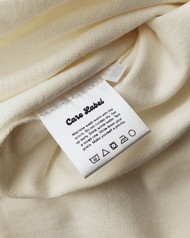 Étiquette de vêtement avec instructions